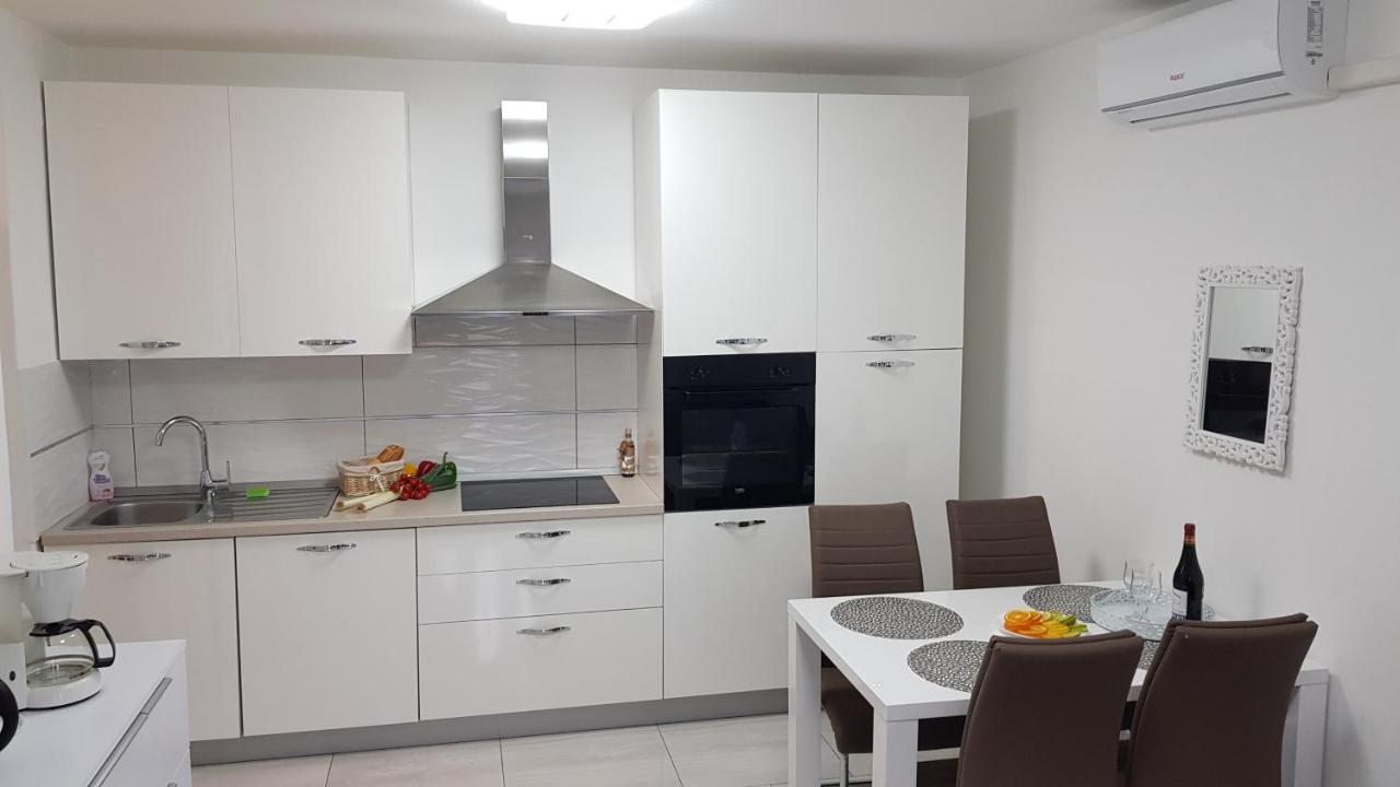 Apartman Ivan 塞尼 外观 照片